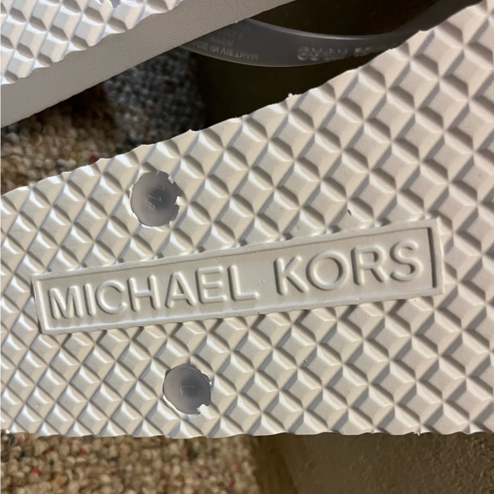 🆕 MICHAEL Michael Kors Cherry Lemon MK Charm Flip Flops - Picture 9 of 11